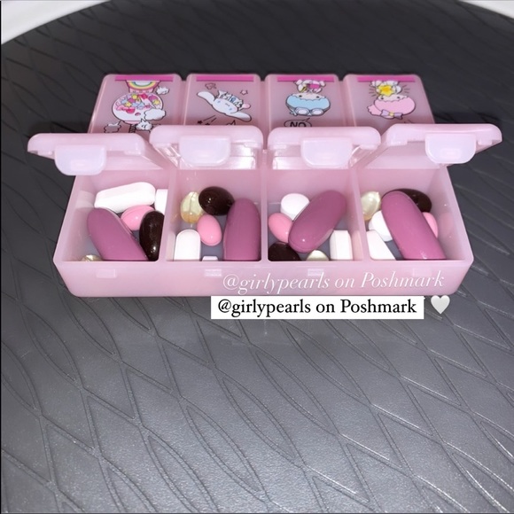 Hello Kitty Pill Case or Jewelry Organizer with 8 “Pockets” Sanrio NEW - Picture 8 of 8